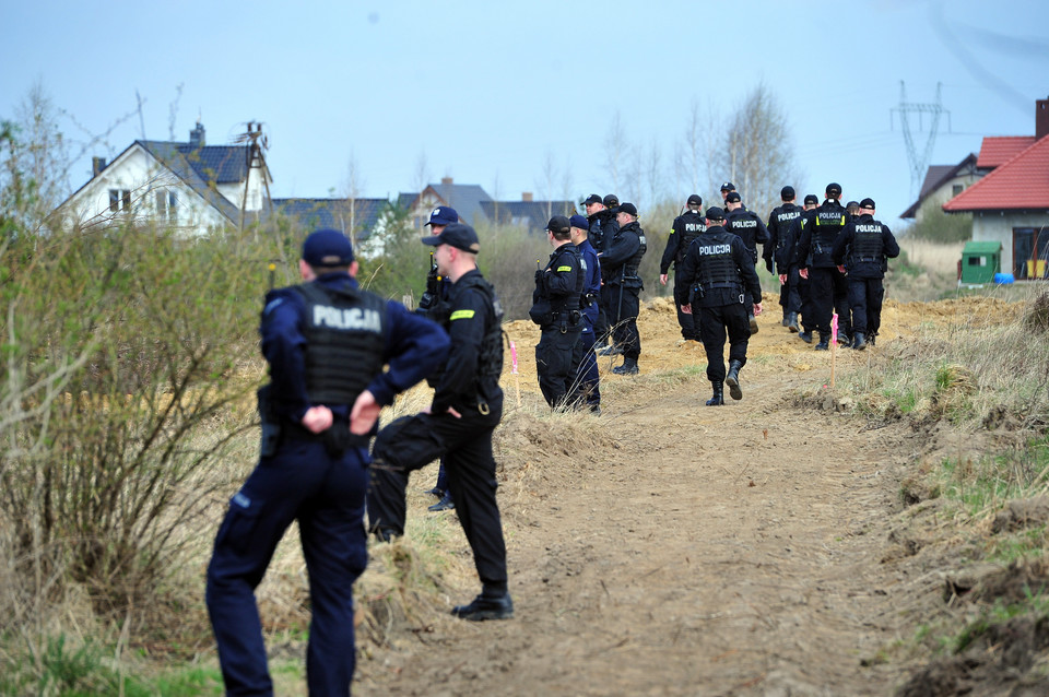 WOŁCZKOWO POSZUKIWANIA 10-LATKI (Policja podczas akcji poszukiwawczej)