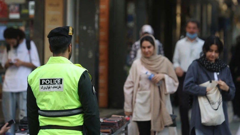 Policija je vratila praksu kontrole oblačenja na ulicama Teherana i drugih iranskih gradova | Foto: Reuters