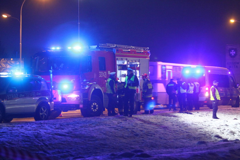 Tragedia na przejeździe kolejowym w Rzeszowie. Dwie osoby nie żyją