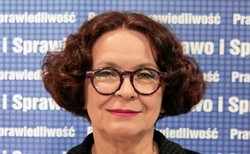 Kruk mówi o Polsce jako "regionie wolnym od LGBT". Biedroń: Co dalej? Getta ławkowe?