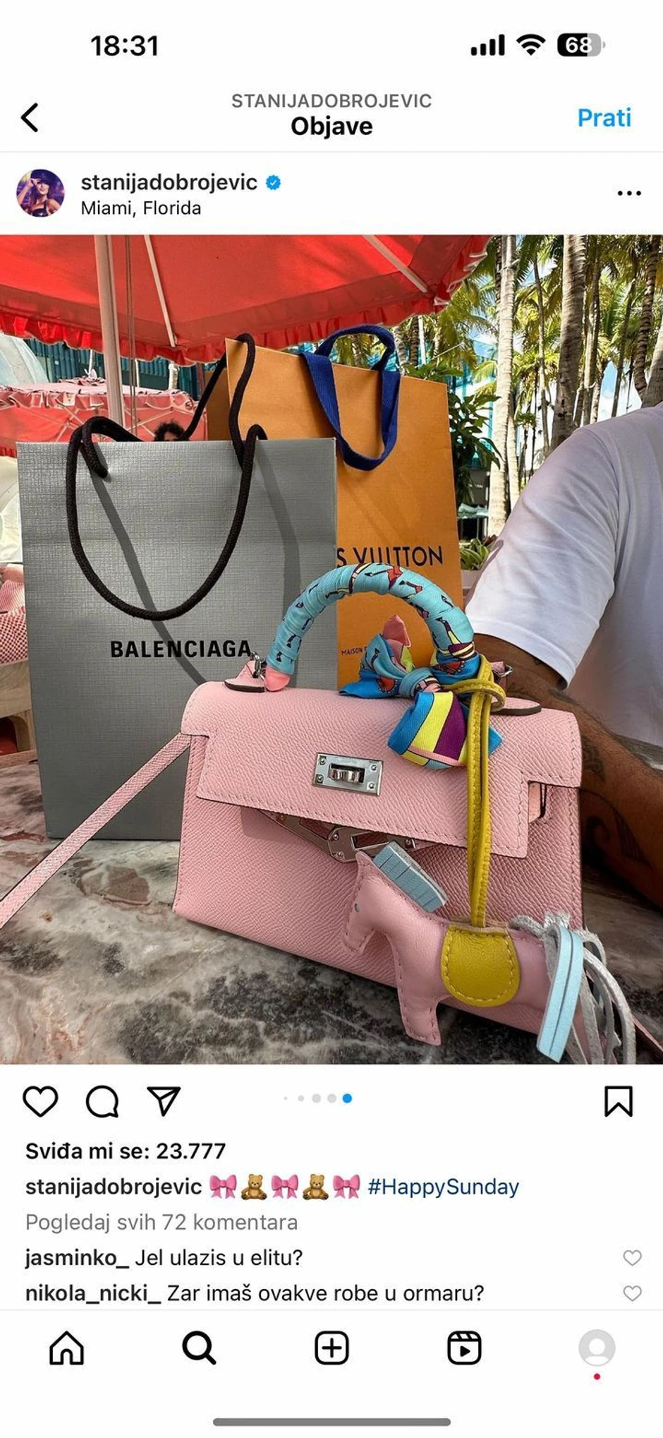 Asmin joj kupovao skromne poklone u malim kesama