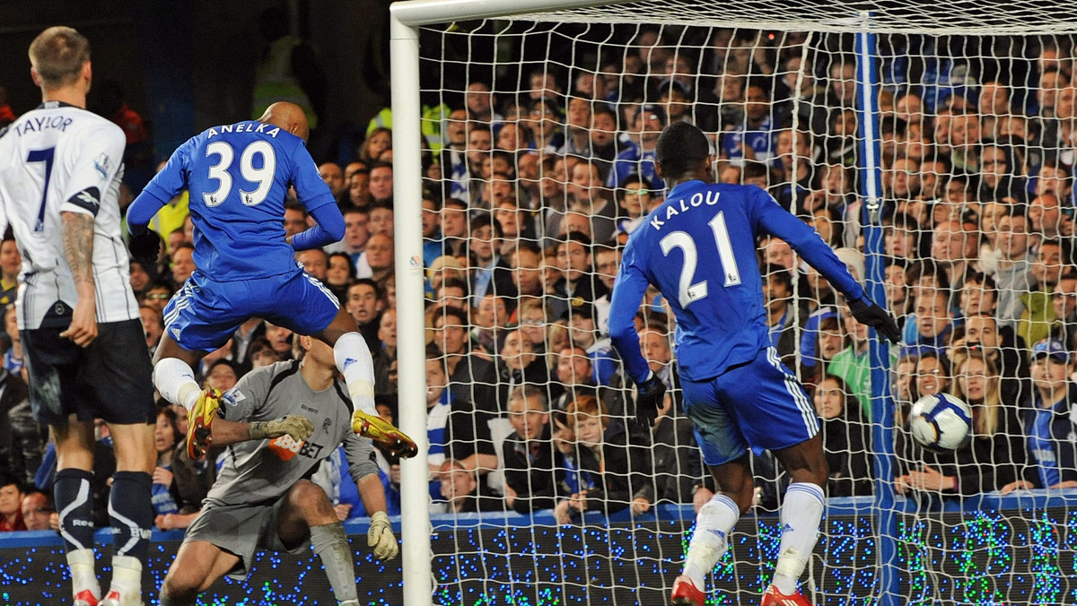 Drużyna Chelsea Londyn zrobiła kolejny krok w stronę mistrzostwa Anglii. Podopieczni Carlo Ancelottiego pokonali na Stamford Bridge w meczu 34. kolejki Premiership Bolton Wanderers 1:0 (1:0) i na cztery kolejki przed końcem prowadzą w tabeli z czteropunktową przewagą nad Manchesterem United.