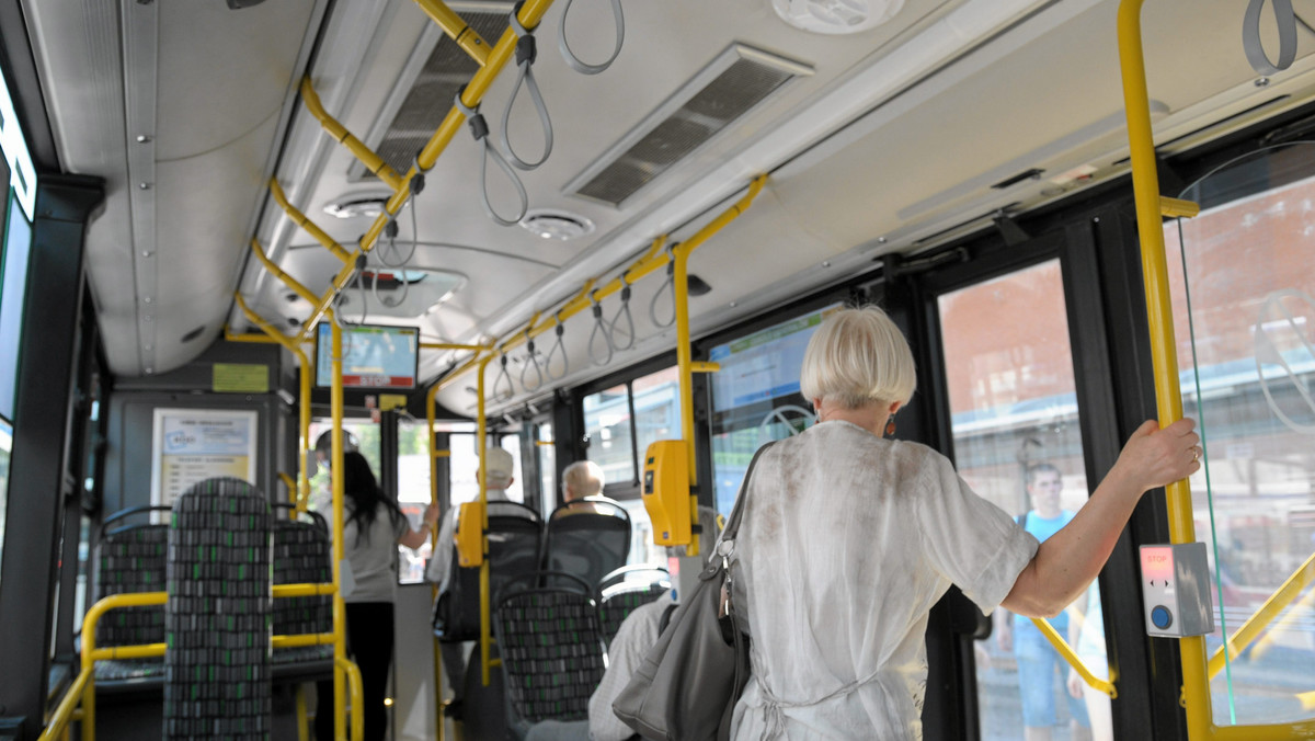Za 22,5 mln zł Miejskie Przedsiębiorstwo Komunikacyjne (MPK) w Olsztynie kupiło 18 nowoczesnych, niskopodłogowych autobusów, przeznaczonych do przewozu mieszkańców na najbardziej uczęszczanych trasach. Autobusy dostarczy firma Solaris z Bolechowa.