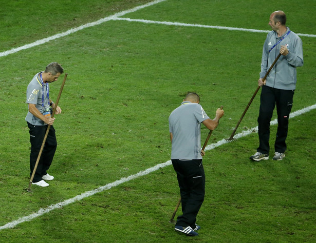 UEFA domaga się wymiany murawy na stadionie w Lille