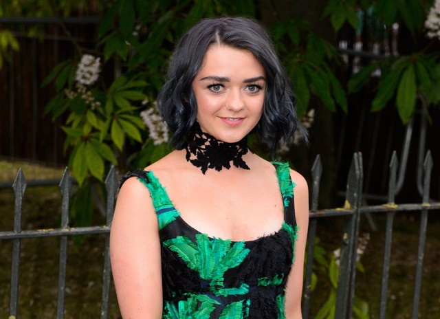 maisie williams, hajszín, frizura, hajfestés, festés, trónok harca, kék haj