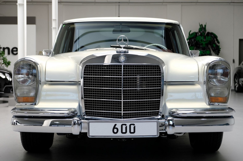 Mercedes 600 Pullman restomod