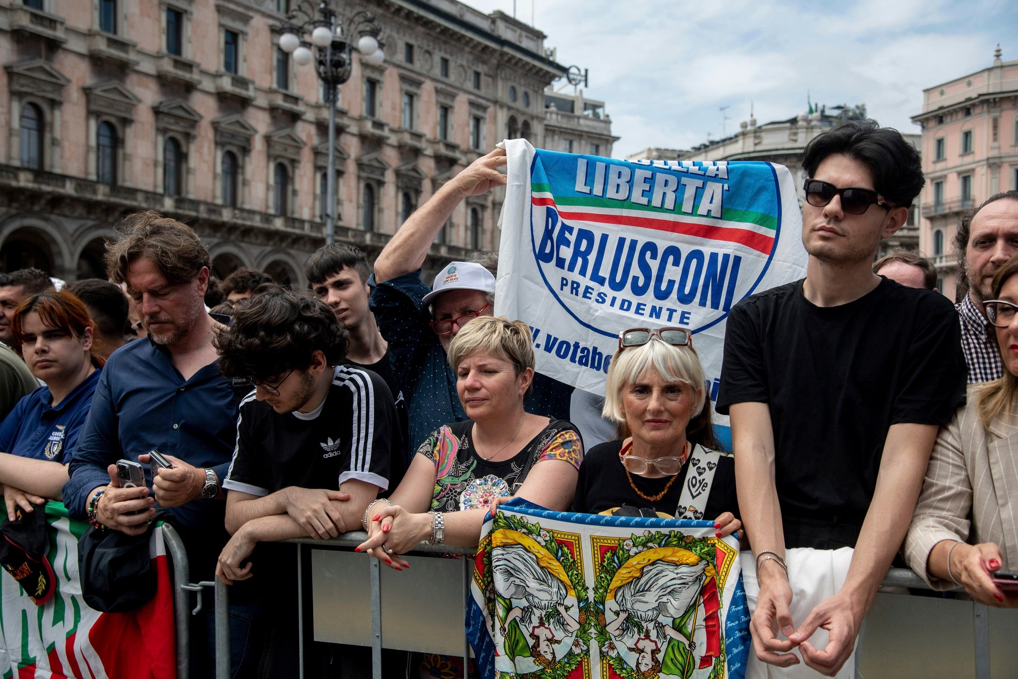 Pohreb Silvia Berlusconiho sa konal v Milánskom dóme.