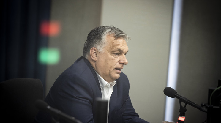 A Miniszterelnöki Sajtóiroda által közreadott képen Orbán Viktor kormányfő interjút ad a Jó reggelt, Magyarország! című műsorban a Kossuth rádió stúdiójában / Fotó: MTI/Miniszterelnöki Sajtóiroda/Fischer Zoltán