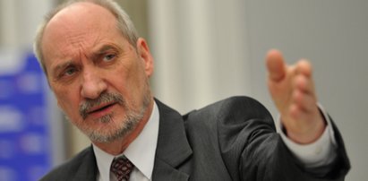 Macierewicz szokuje. Komu dziękuje?