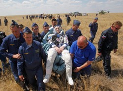 Sojuz wylądował na stepie. Przywiózł trzech astronautów