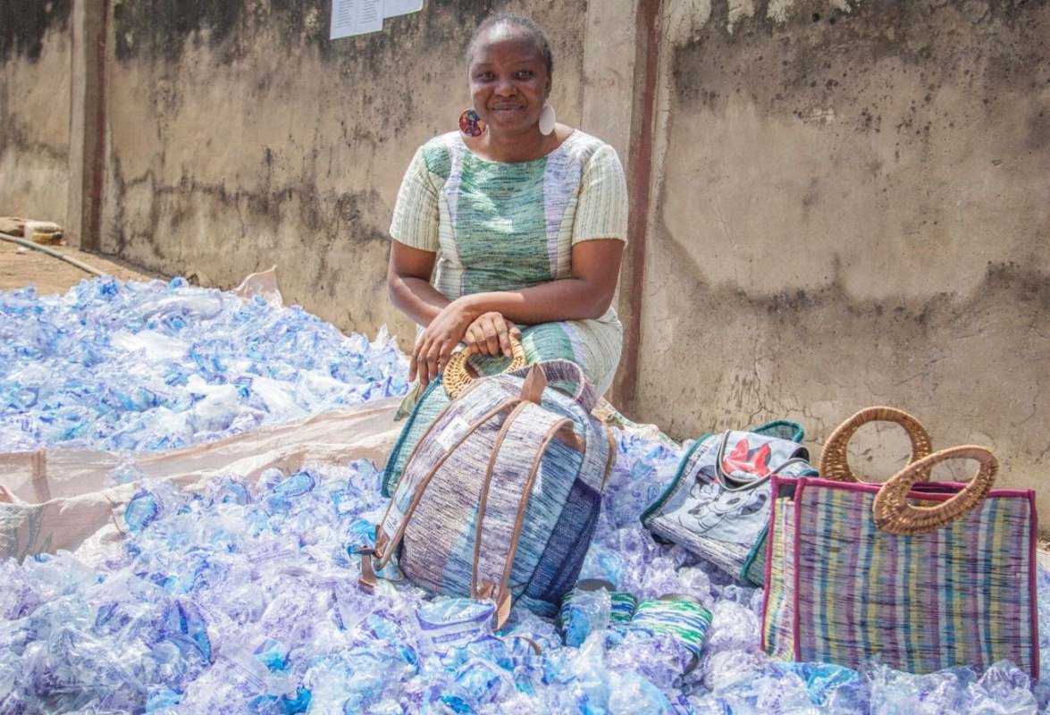 People can’t believe this woman made these beautiful bags from sachet