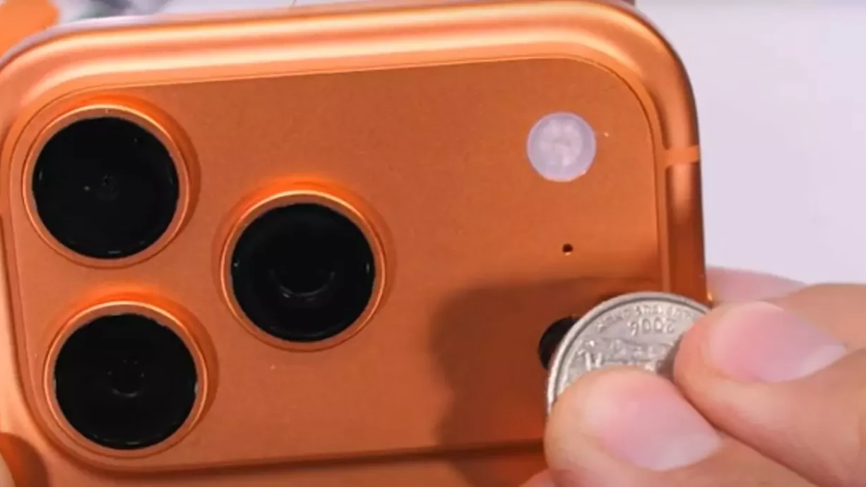 Apple tvrdí, že škrabance na nových iPhonoch nie sú jeho chybou.