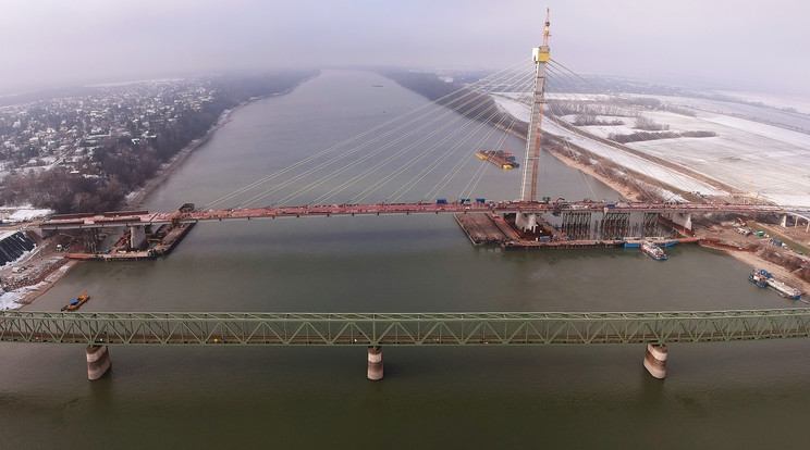 Az épülő komáromi Duna-híd / Fotó: MTI/Krizsán Csaba
