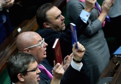 Po 6 godzinach zakończyli prace. Posłowie opracowali nowelizację ustawy o Policji