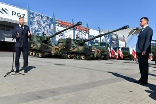 Błaszczak zatwierdził umowę na zakup armatohaubic 'Krab'