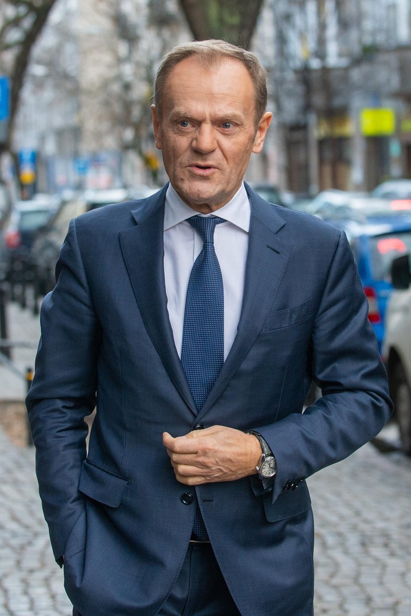 Donald Tusk zaprasza Jarosława Kaczyńskiego na spacer