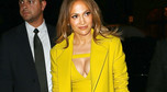 Jennifer Lopez eksponuje ponętny biust