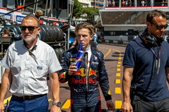 Red Bull zwolnił kierowcę za rasistowskie uwagi podczas gry na platformie on line