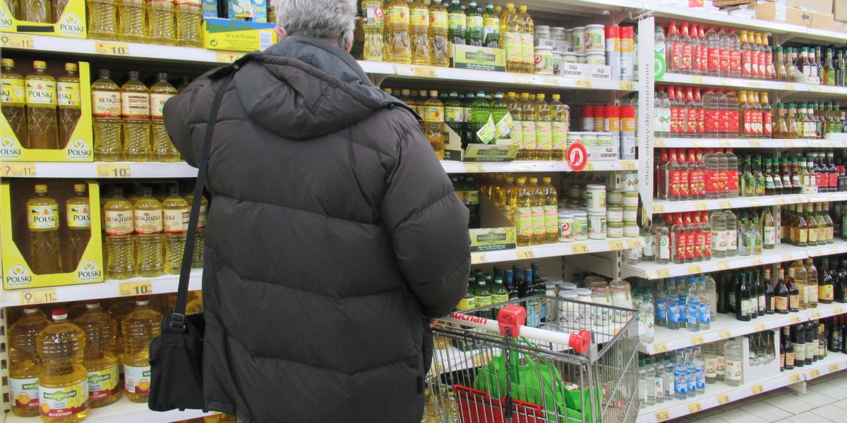 Dzisiejsza drożyzna niemal z pewnością będzie oznaczała niewidziane dotąd wskaźniki waloryzacji emerytur w przyszłym roku.