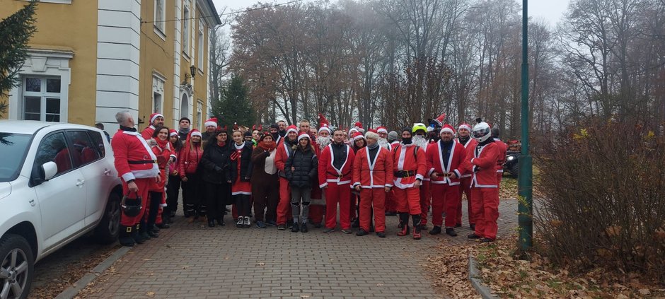 40 Mikołajów na motorach odwiedziło dzieci w Zameczku w Rudołtowicach - 03.12.2022 - autor: Zameczek Rudołtowice