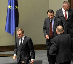 Tusk stawia Sikorskiego do pionu. Chodzi o wpis na Twitterze