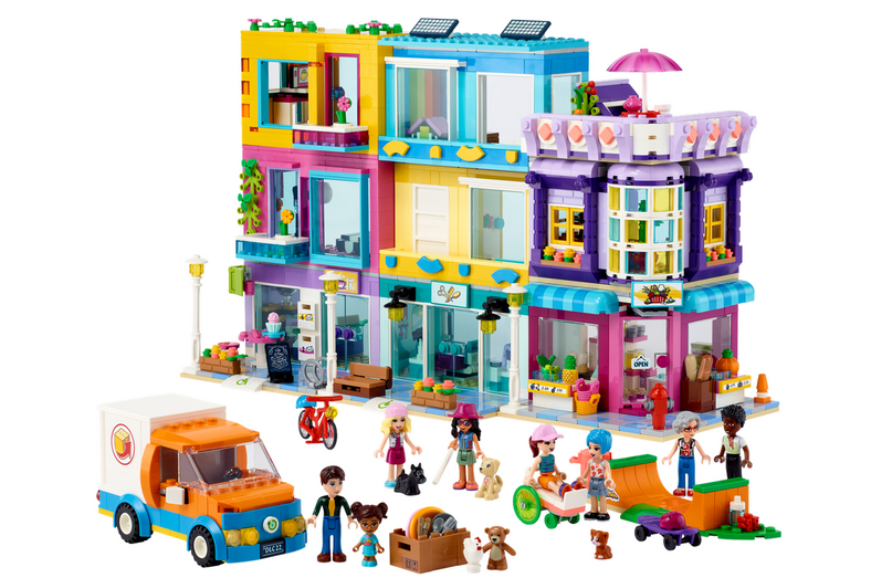 LEGO Friends Budynki przy głównej ulicy (41704) to największy zestaw z tej serii. Gwarantuje wiele godzin wspólnego budowania, ale i jeszcze dłuższą zabawę.