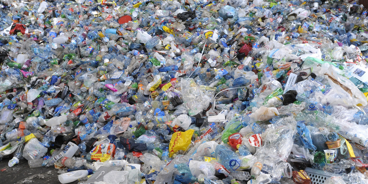 Polska firma opracowała technologię, która pozwala przerabiać odpady plastikowe na paliwo. Teraz Handerek Technologies trafiło do programu InCredibles