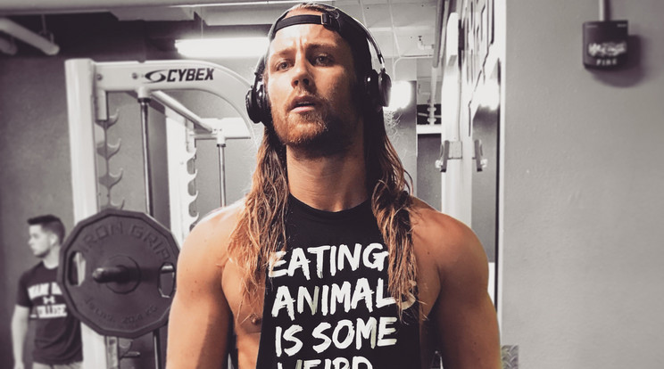 Matthew az 
edzéshez használt pólóin is 
üzen: szerinte 
állatokat enni 
baromság/Fotó:Northfoto