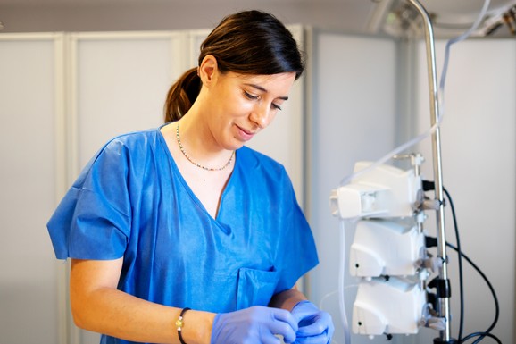 Medicinske sestre dobile otkaz u bolnici, zamenila ih VEŠTAČKA INTELIGENCIJA: Skandal u Njujorku