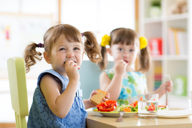 Projekt ustawy nakładałby na placówki edukacyjne obowiązek wydawania posiłków dla uczniów na dietach eliminacyjnych