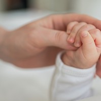 Kétszer született meg a brit édesanya gyermeke - először 27 hetesen