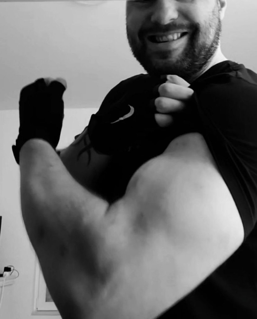 Zvezdan Slavnić pokazao mišiće