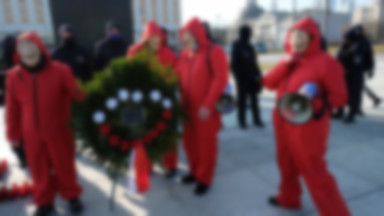 Szarpanina przed pomnikiem smoleńskim. Poszło o kontrowersyjny wieniec