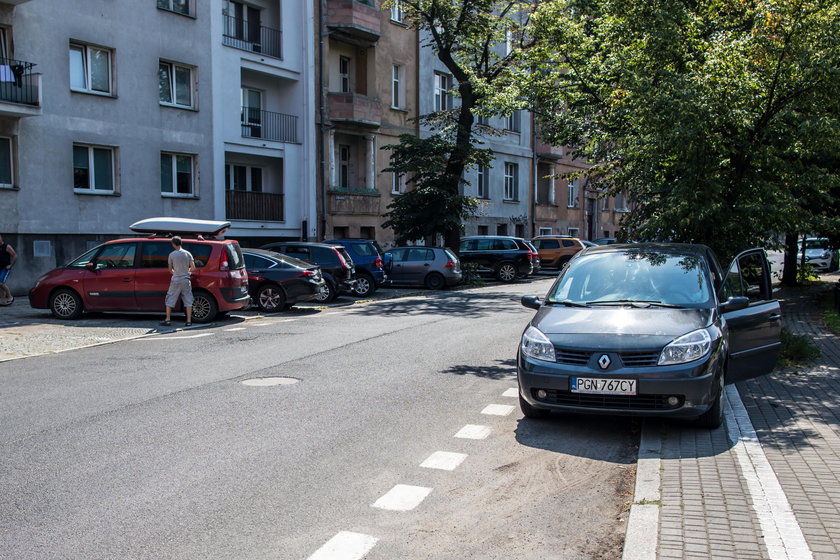 Likwidują miejsca parkingowe na Karmelickiej