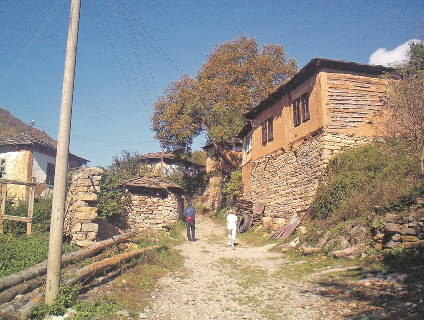 Autentična arhitektura: U Gostuši je svaka kuća prekrivena kamenim krovom