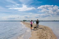 Widok na Cypel Rewski – wąski pas piaszczystego lądu o długości około kilometra przypomina naturalne molo 