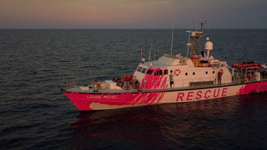 Włochy: straż przybrzeżna udzieliła pomocy statkowi ratunkowemu Banksy'ego
