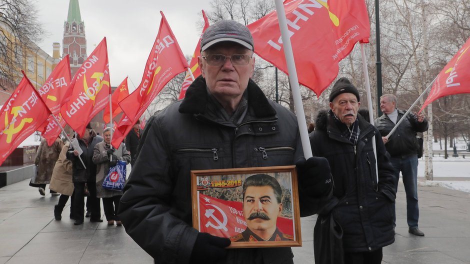 Moskwa, 2.02.2023 r. Przemarsz zwolenników Stalina w dniu 80. rocznicy bitwy pod Stalingradem.  