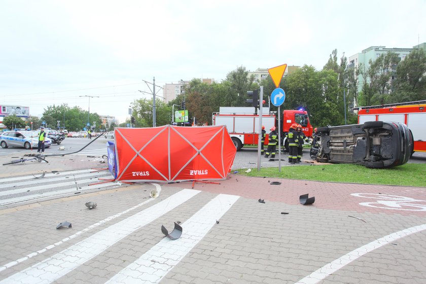 Kierowca potrącił rowerzystki na Bielanach