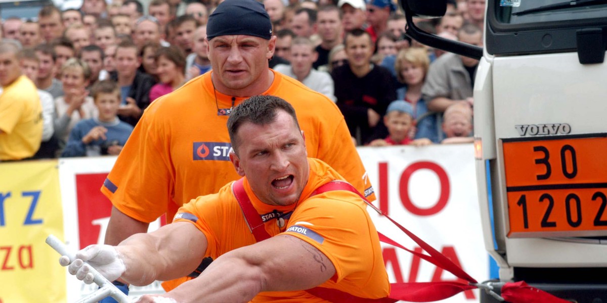 Jarosław Dymek sprawił sensacje w finale Pucharu Polski strongman 2002.