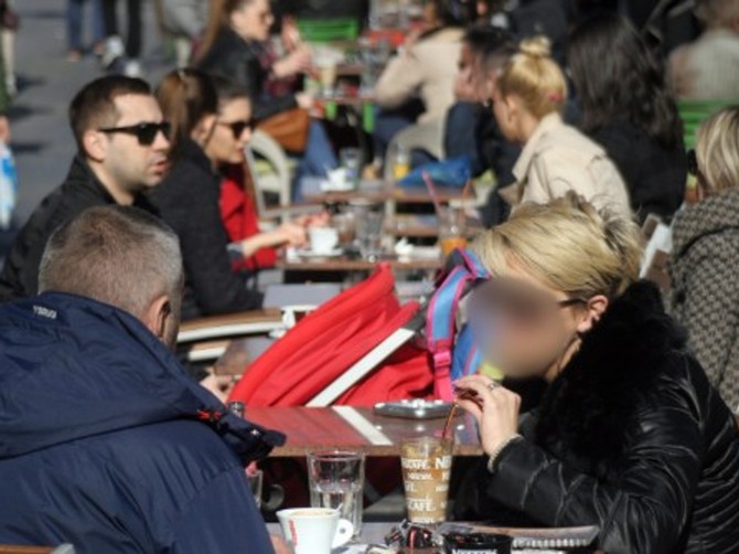 Snimak 'obračuna' konobarice i ljubomorne žene u kafiću gleda 30 miliona ljudi (ilustracija)