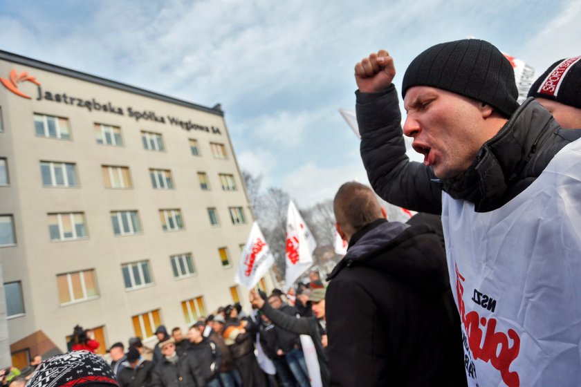 Jastrzębie Zdrój. Manifestacja przed siedzibą JSW 