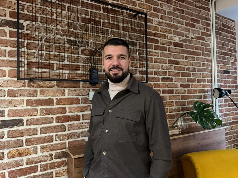 "OŠTETILA GA JE ZA 50.000 EVRA" Kolega izneo šok tvrdnje o Sandri Rešić, malo ko je znao DA JE BILA VERENA