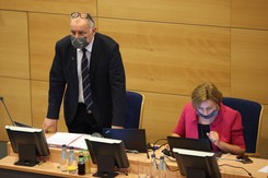 Ojciec prezydenta ma plan, jak ograć Brukselę w sprawie 'uchwały anty-LGBT'