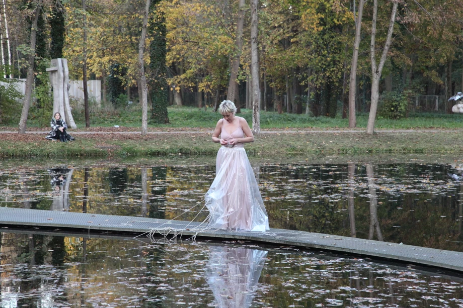 Izabela Cahmczyk, performens Zadnurzenie, fot. Jan Gaworski