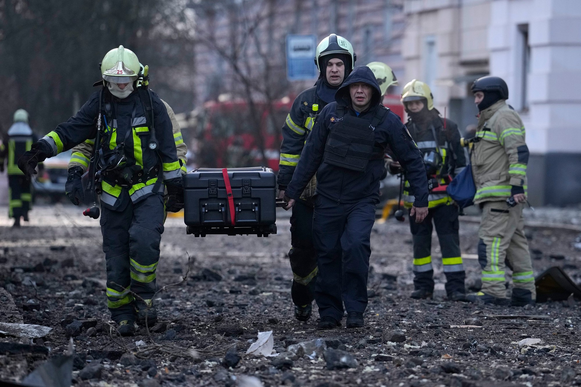 Z centra ukrajinskej metropoly Kyjev hlásili vo štvrtok ráno desiatky výbuchov.