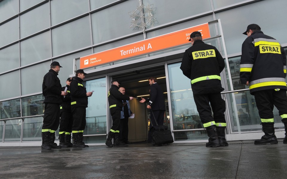 Protest służb mundurowych na Okęciu