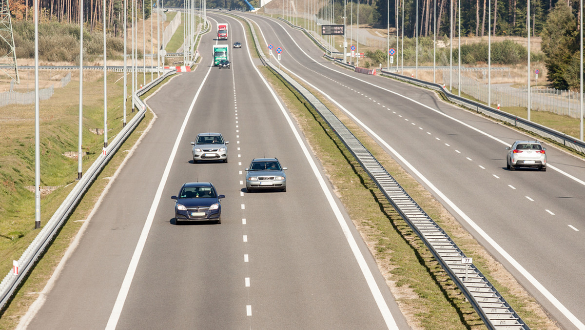Sejm przyjął poprawkę Senatu do noweli ustawy o autostradach płatnych oraz o Krajowym Funduszu Drogowym, ustawy o Funduszu Kolejowym oraz ustawy o podatku akcyzowym. Poprawka zakłada, że nowela zwiększająca wydatki na kolej wejdzie w życie 14 dni po opublikowaniu.