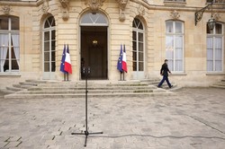 Nowy premier Francji podał się do dymisji. Macron przyjął rezygnację