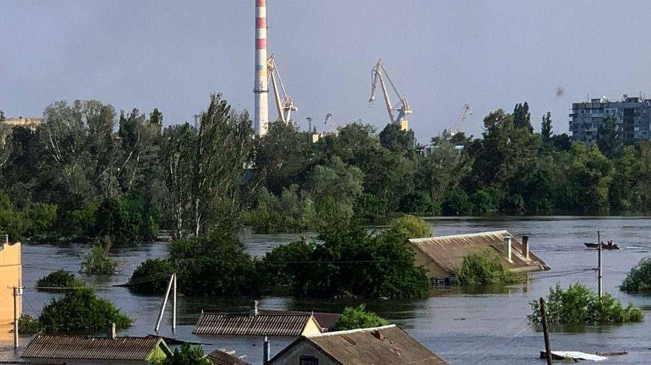 Powódź po wysadzeniu tamy w Nowej Kachowce